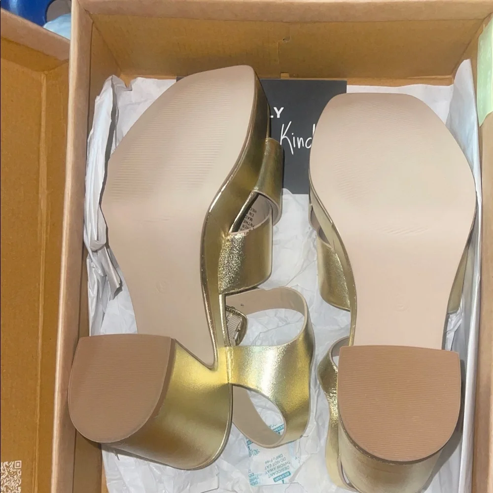 Seychelles Metallic Gold Block Heel Sandals - Picture 3 of 4
